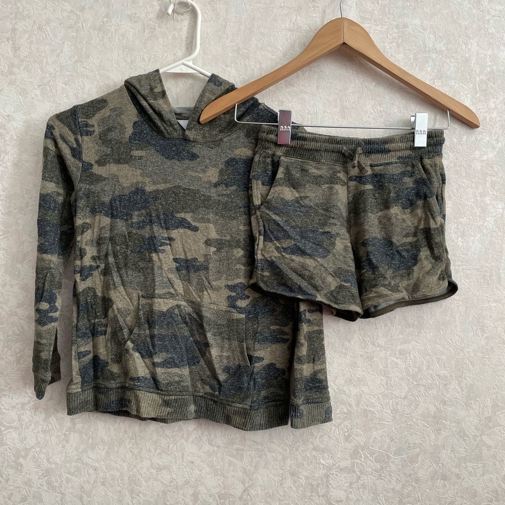 R + R girls medium 8-10 2 piece camouflage set